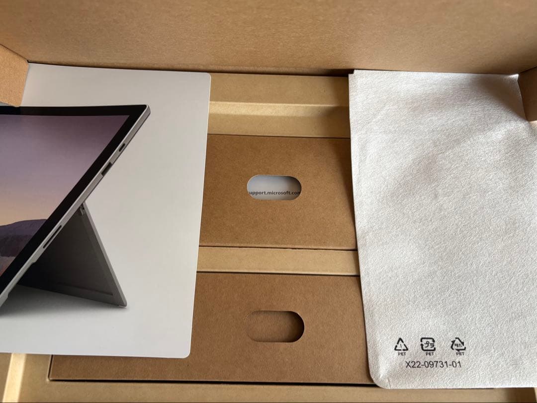 ねこMicrosoft Surface Pro 7 本体+付属品