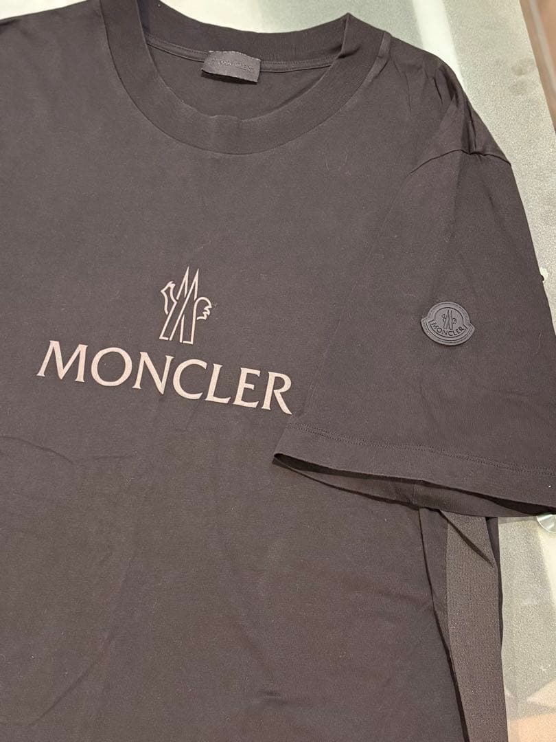 最終価格MONCLER ロゴプリント Tシャツ 黒　XLサイズ