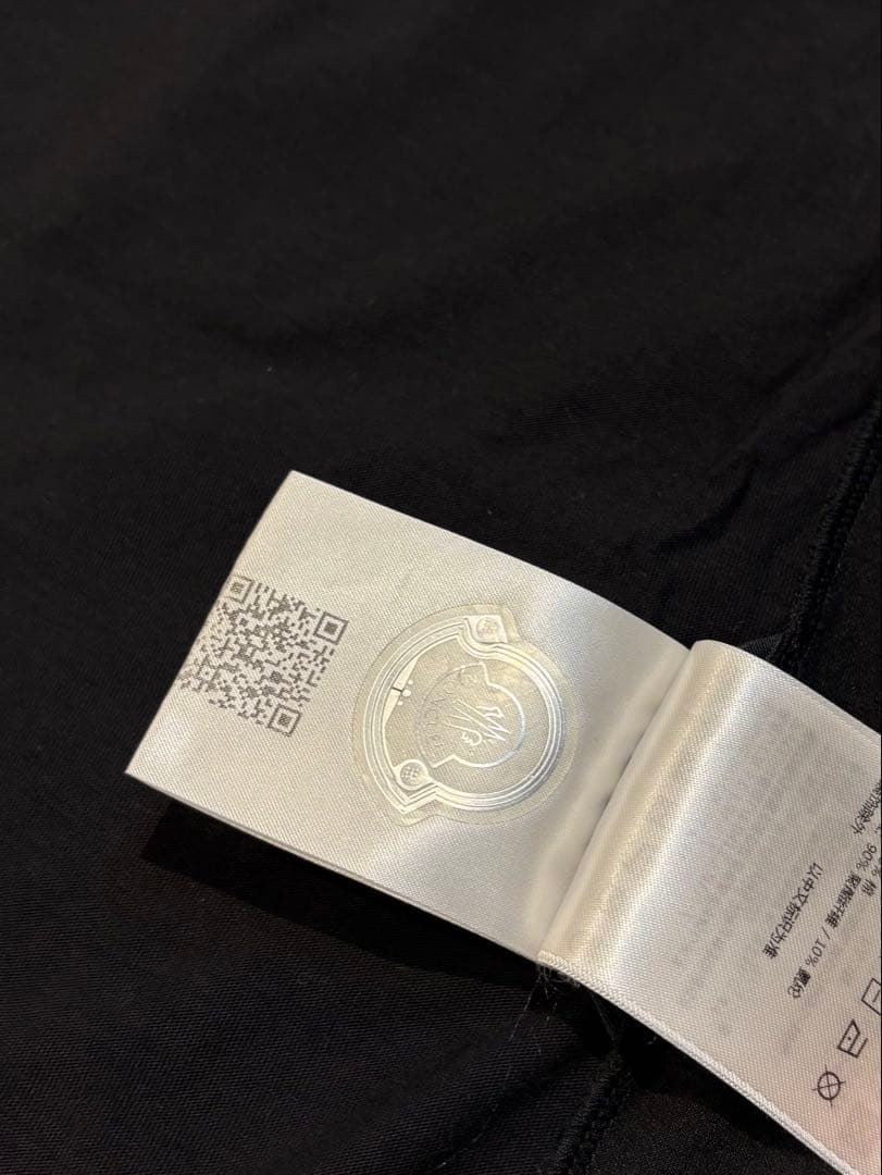 最終価格MONCLER ロゴプリント Tシャツ 黒　XLサイズ