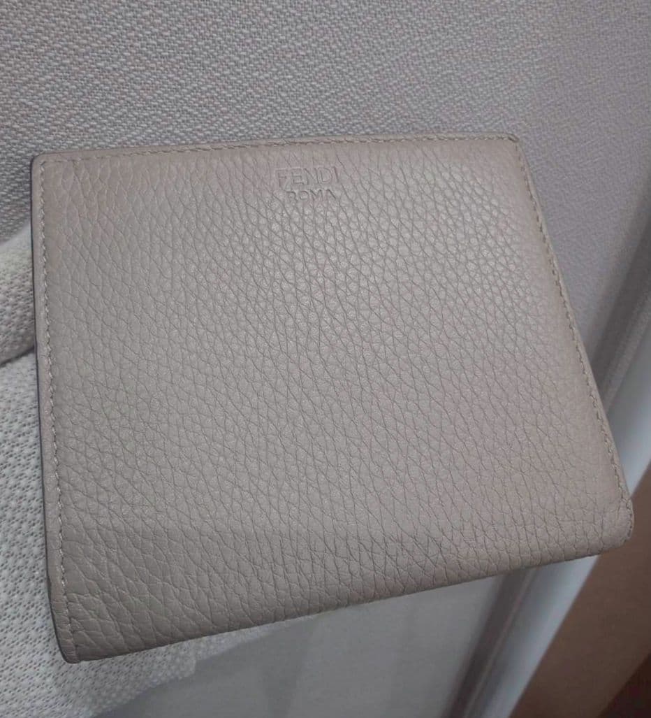 シ*☆様 良品 フェンディ ピーカブー 折り財布 グレージュ
