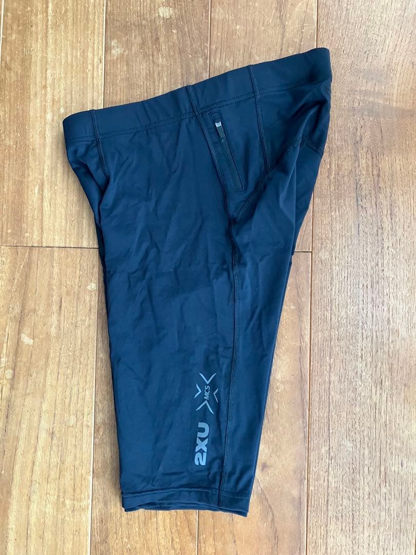2XU ブラック×シルバー ハーフタイツ(5分丈)