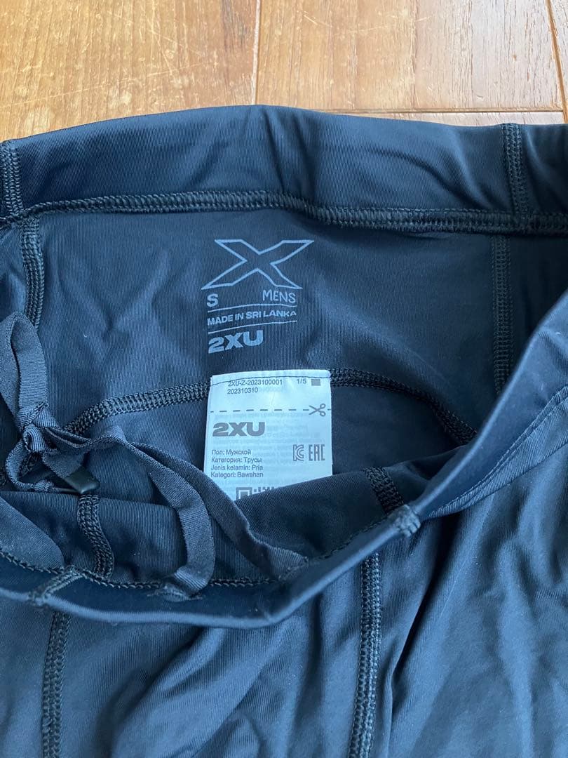 2XU ブラック×シルバー ハーフタイツ(5分丈)