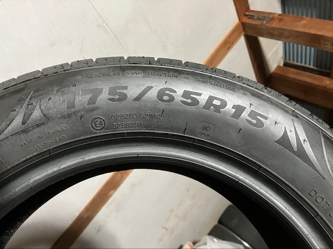 送料無料！2023年バリ山！ミネルバ175/65R15 コンパクトカー