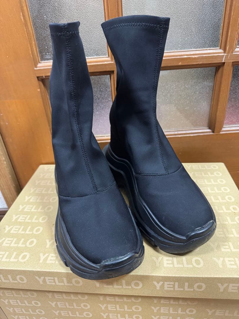 YELLO ブラック 厚底ブーツ