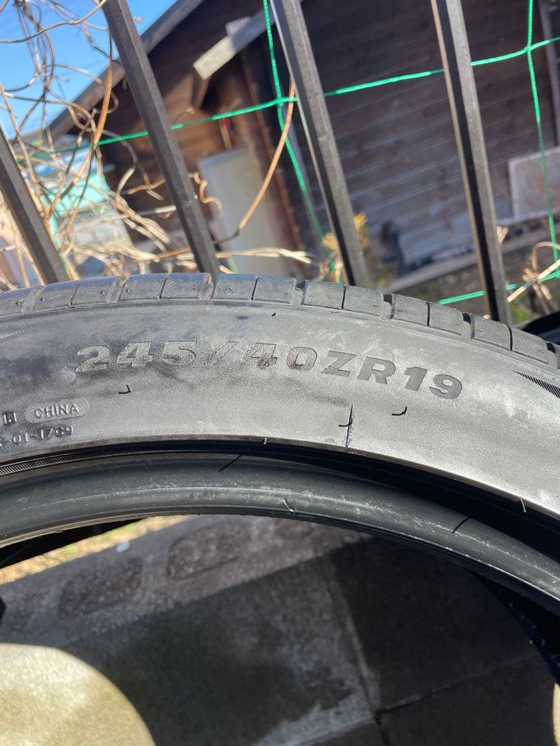 Minerva 245/40ZR19 2本組