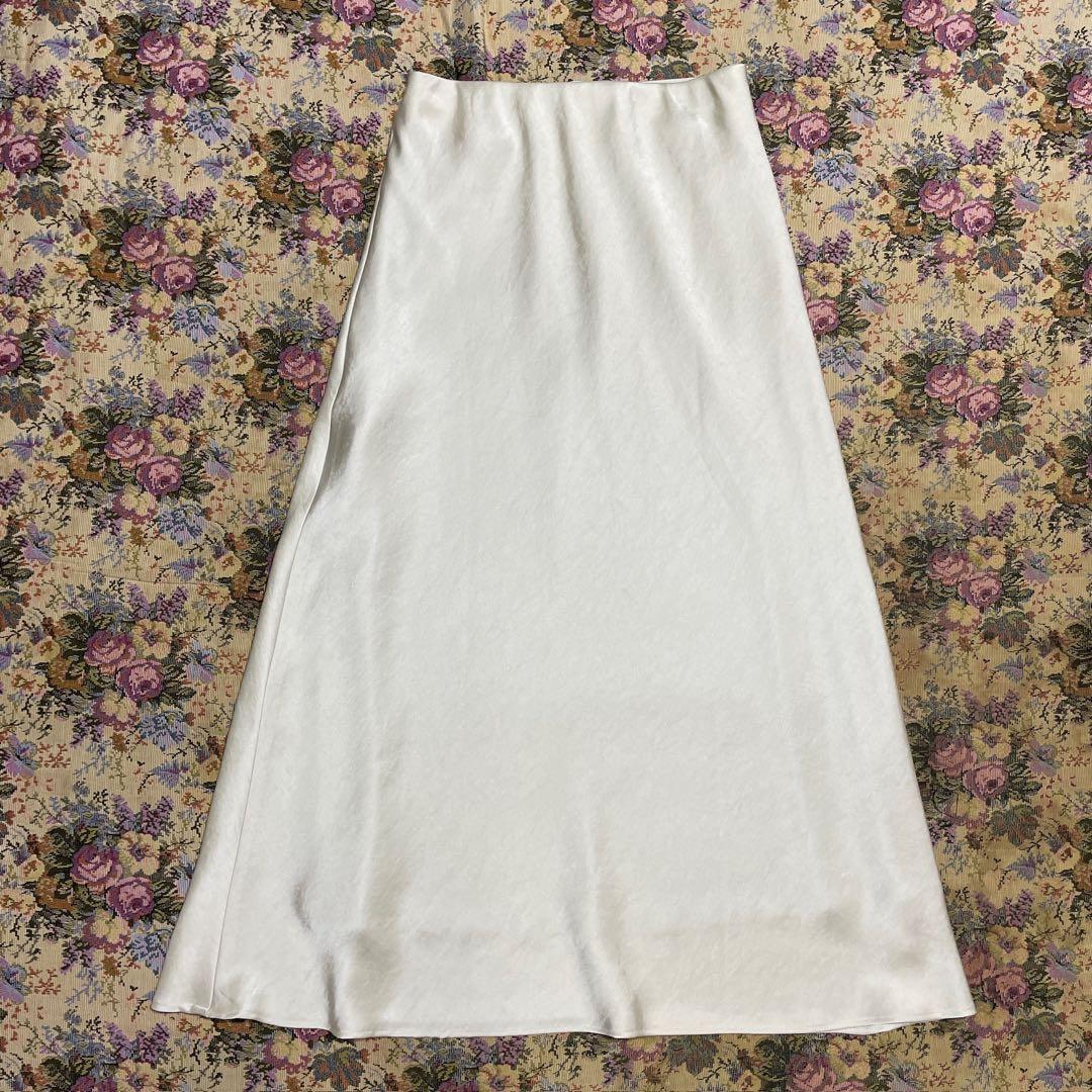 ほぼ新品＊BEAUTY&YOUTH UNITED ARROWSサテンスカーU白