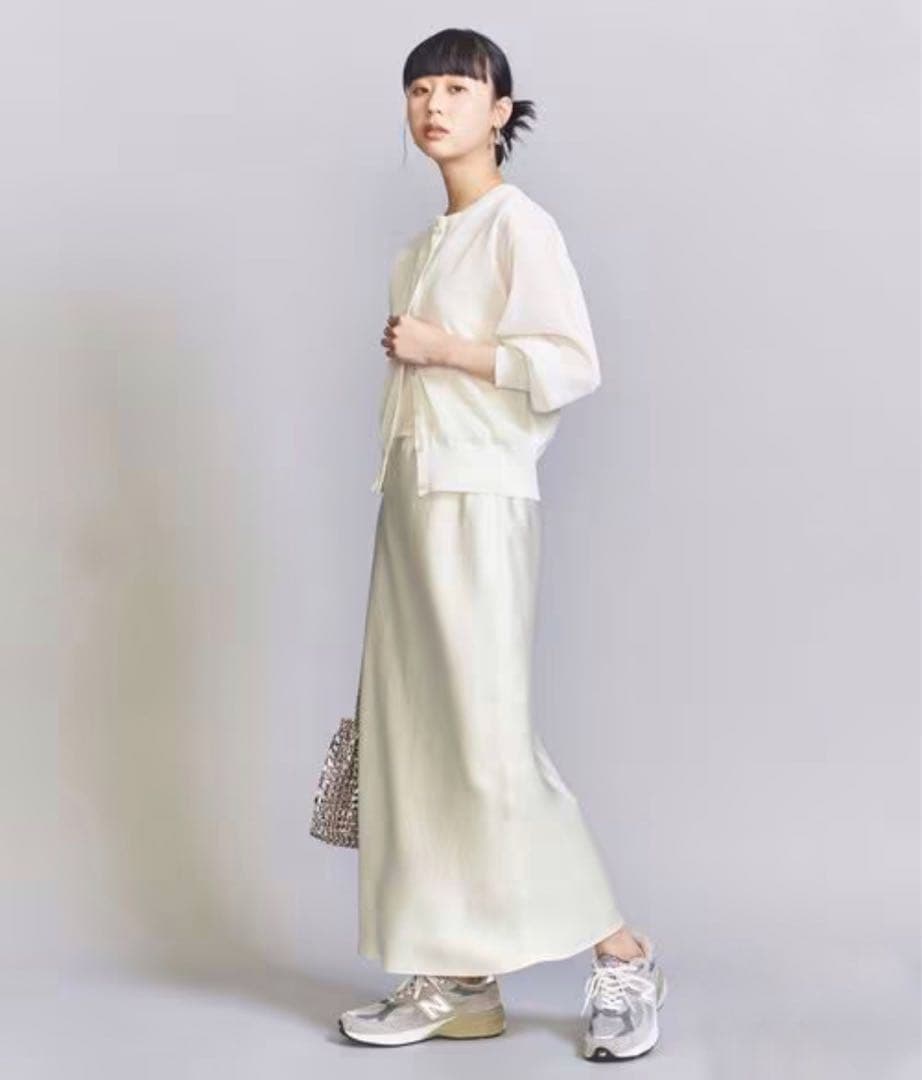 ほぼ新品＊BEAUTY&YOUTH UNITED ARROWSサテンスカーU白