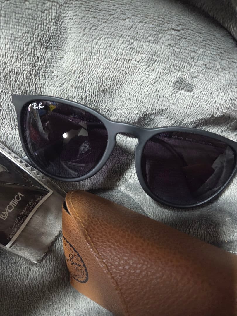 Ray-Ban RB 4171 F ERIKA ブラックサングラス　美品