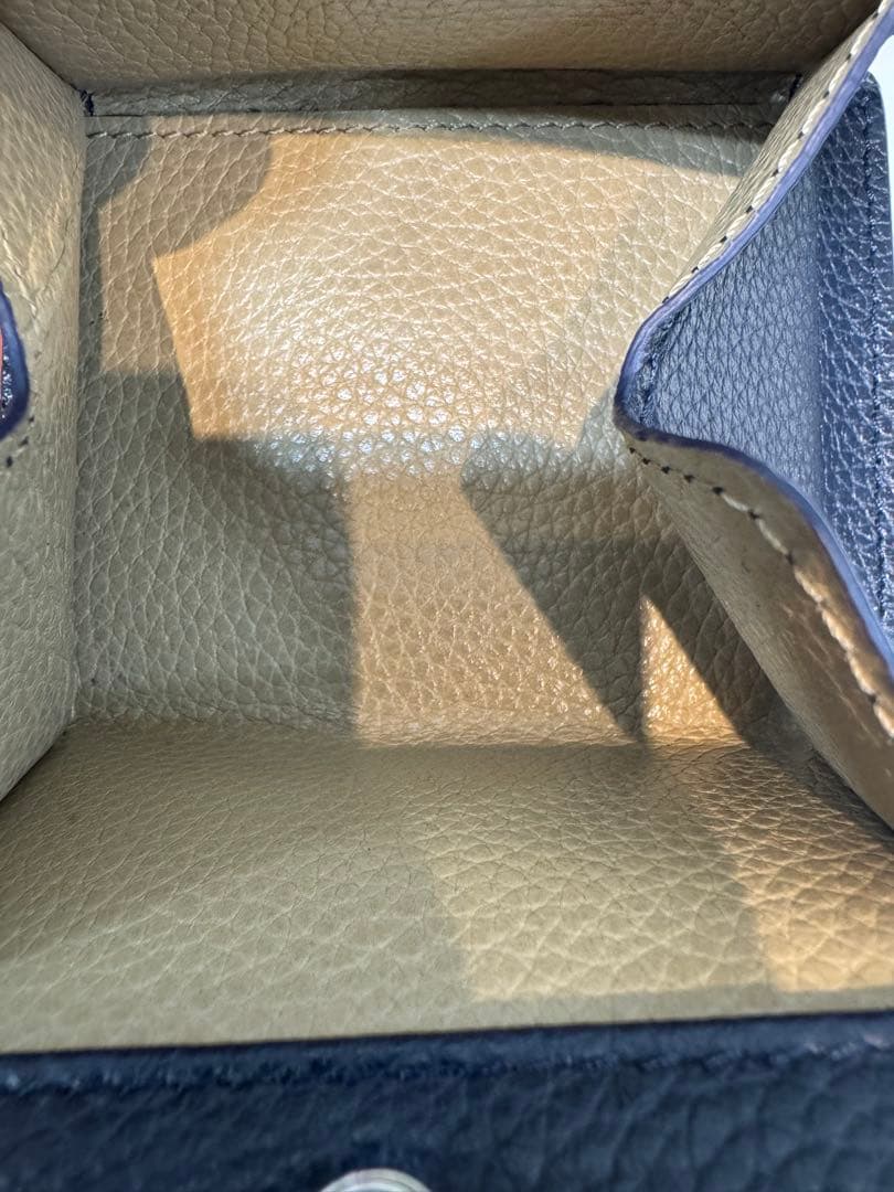 TOD'S ネイビー 三つ折り財布