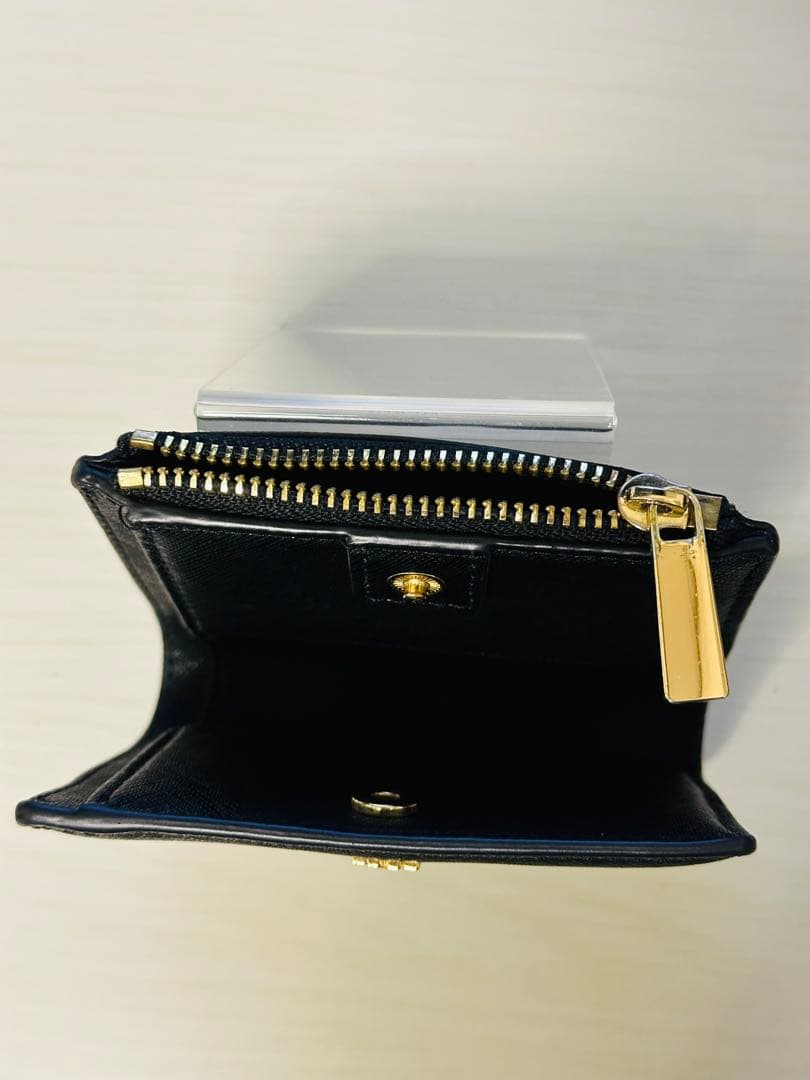 美品　Tory Burch ブラック 二つ折り財布