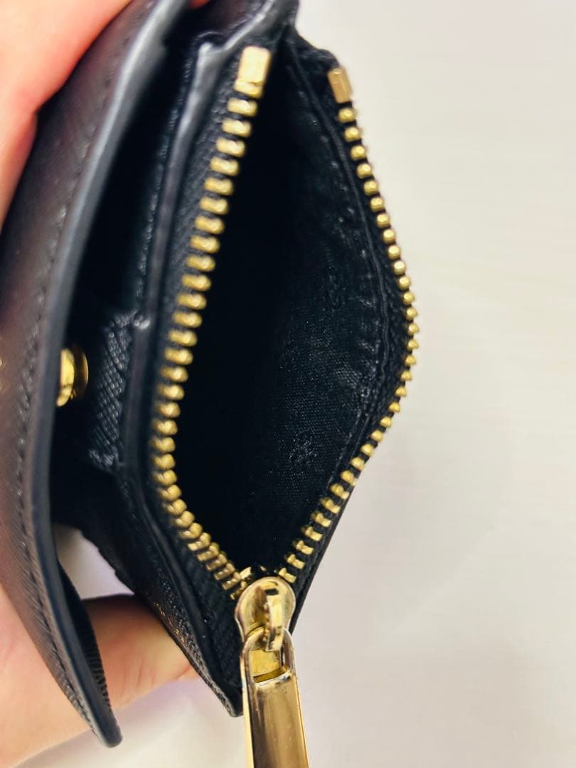 美品　Tory Burch ブラック 二つ折り財布