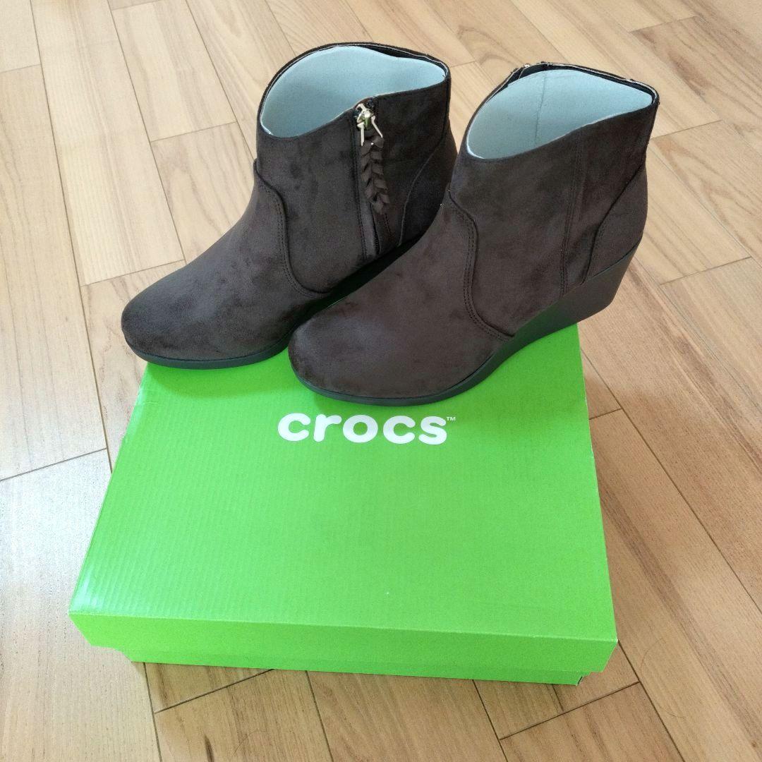 【新品タグ付き】crocs ブラウン ウェッジヒールブーツ