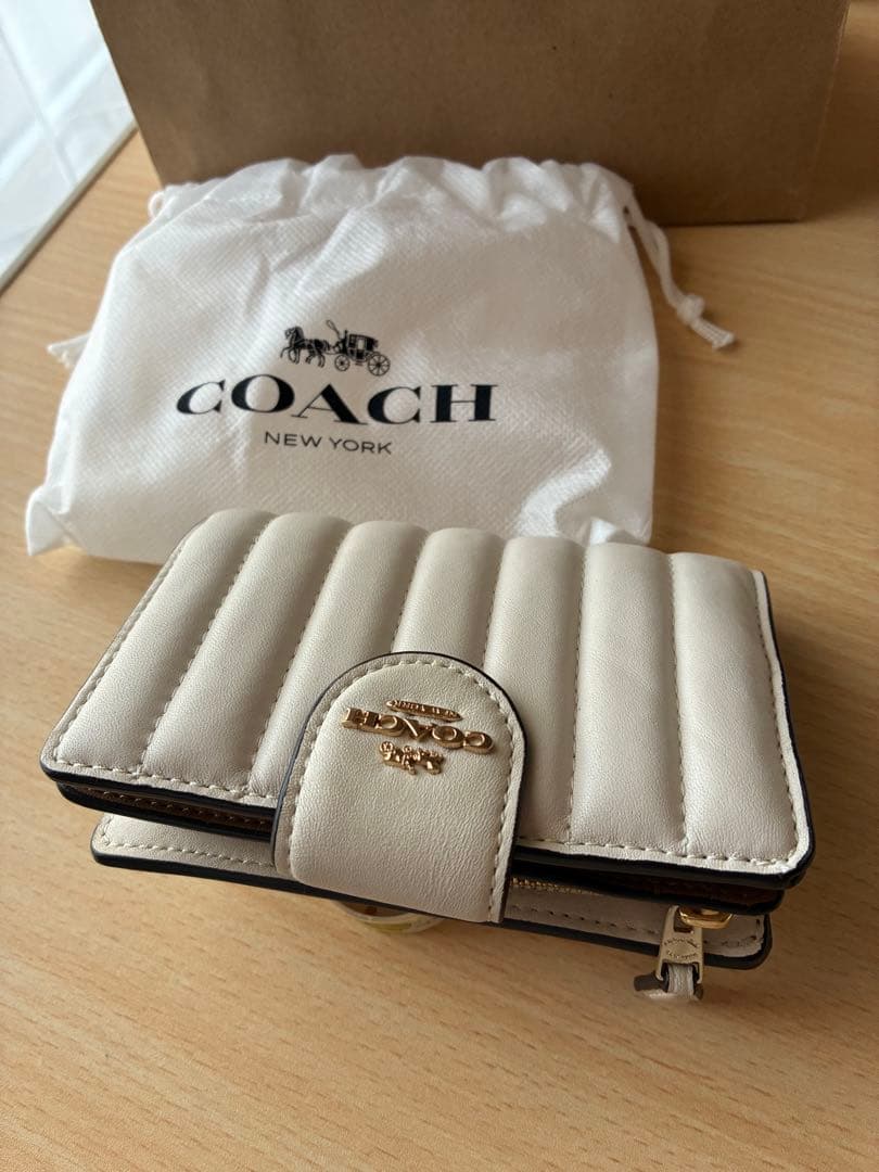 COACH アイボリー 二つ折り財布 保存袋付き