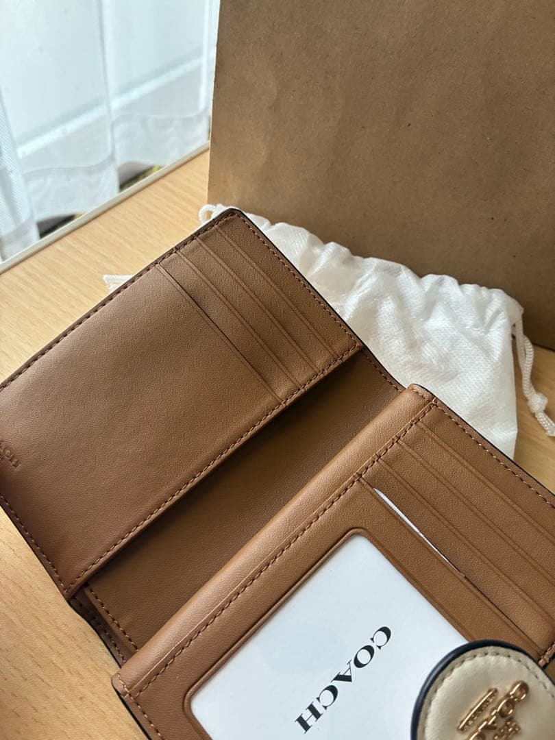 COACH アイボリー 二つ折り財布 保存袋付き