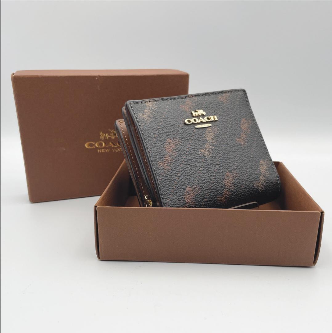 【COACH（コーチ）】二つ折り財布 ホースアンドキャリッジ 馬車ロゴ ブラウン