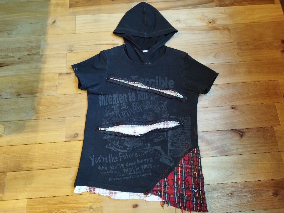 h.NAOTO ANARCHY フード付き黒Tシャツ 赤チェック エイチナオト