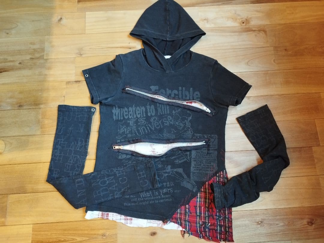 h.NAOTO ANARCHY フード付き黒Tシャツ 赤チェック エイチナオト