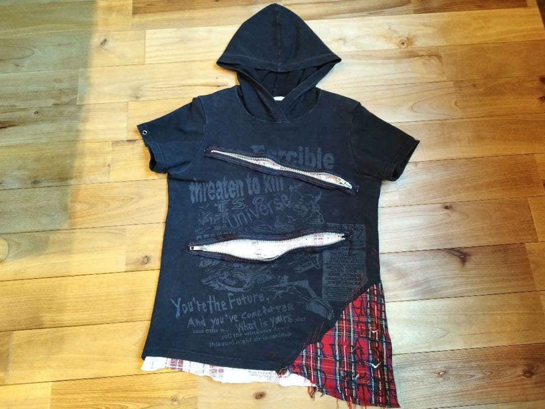 h.NAOTO ANARCHY フード付き黒Tシャツ 赤チェック エイチナオト