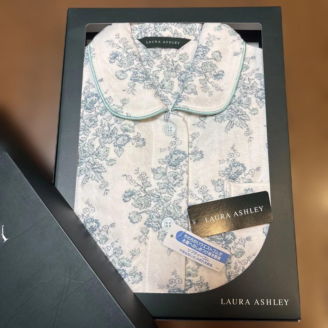 新品タグ付き【LAURA ASHLEY 】婦人パジャマ 冬物パジャマ Mサイズ