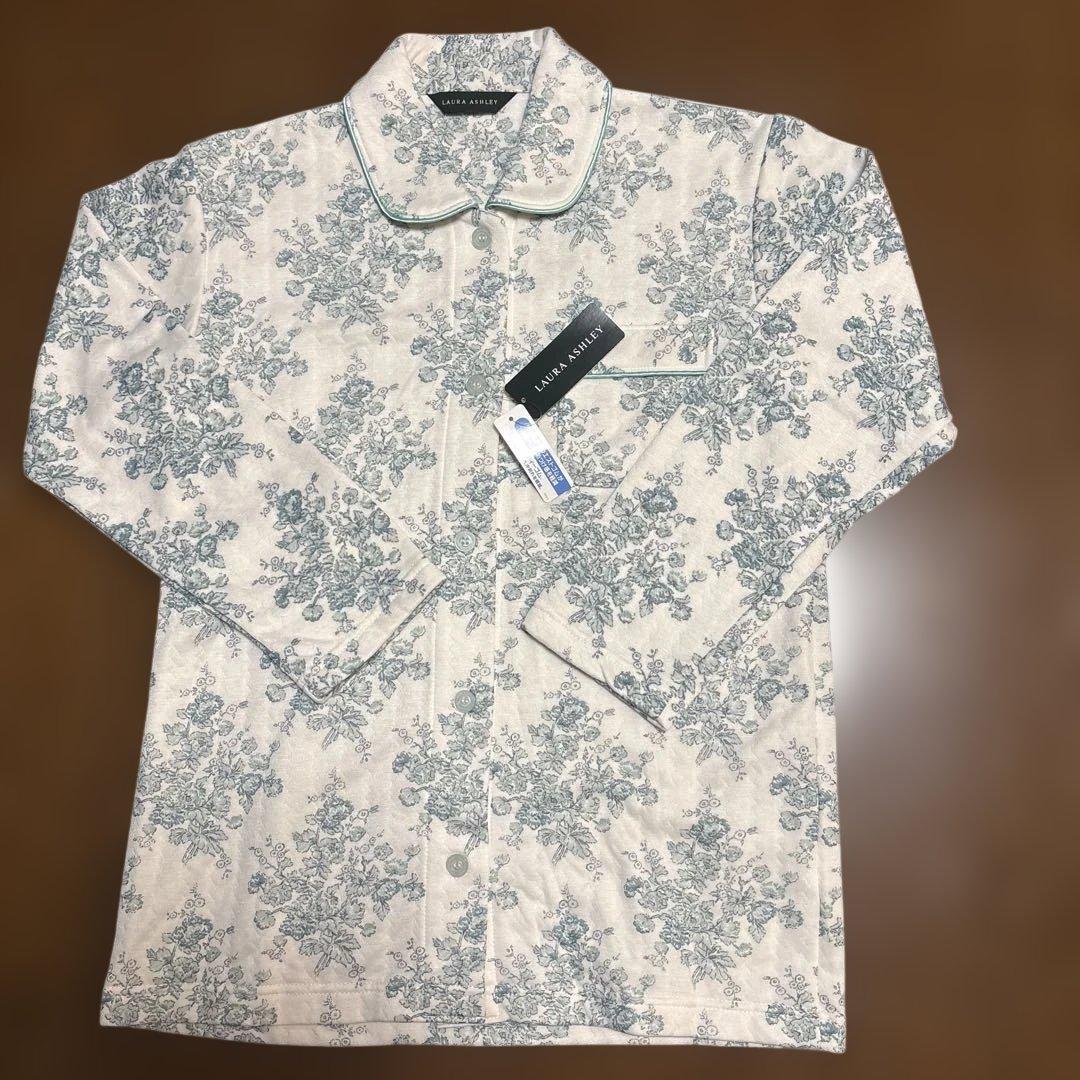 新品タグ付き【LAURA ASHLEY 】婦人パジャマ 冬物パジャマ Mサイズ