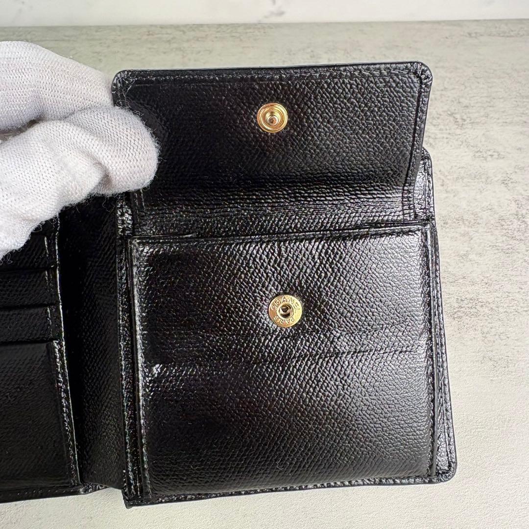 CHANEL シャネル　ココボタン　二つ折り　キャビアスキン　財布