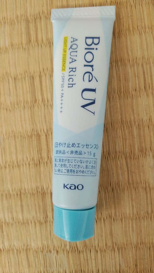 Biore UV アクアリッチライトアップエッセンス15g×59本