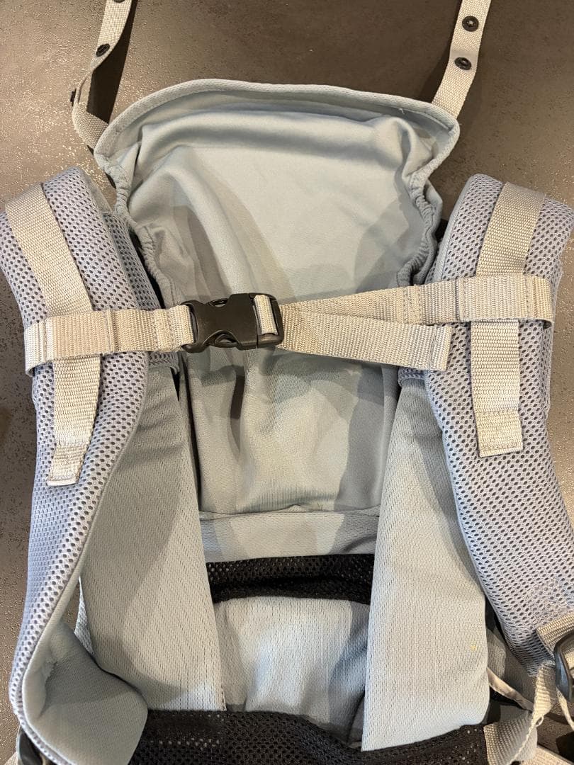 【ほぼ新品】Aprica Laclis（ラクリス）抱っこ紐 グレー