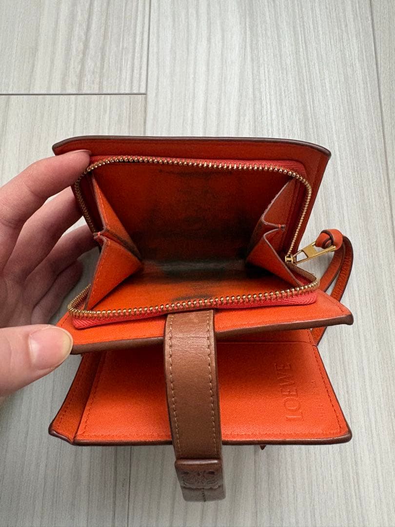 ロエベ二つ折り財布
