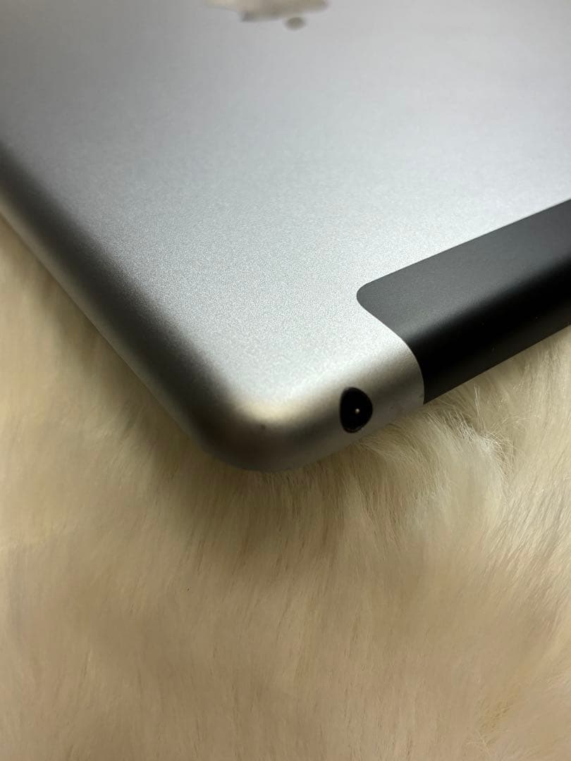 iPad 第6世代 / 32GB / Wi-Fi-Cellear初期化済み