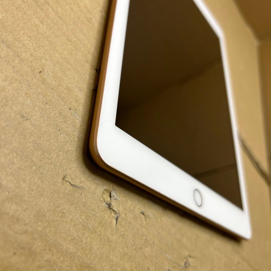 J*K様 Apple iPad (第６世代) Wi-Fi 32GB ゴールド