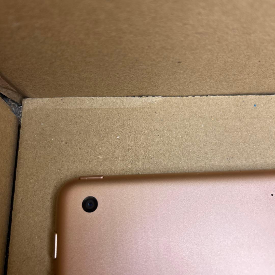 J*K様 Apple iPad (第６世代) Wi-Fi 32GB ゴールド
