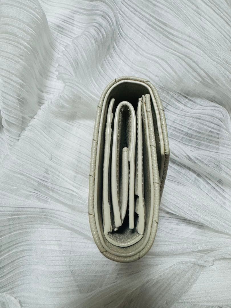 サンローランSAINT LAURENT ミニウォレット　カサンドラ　三つ折り財布