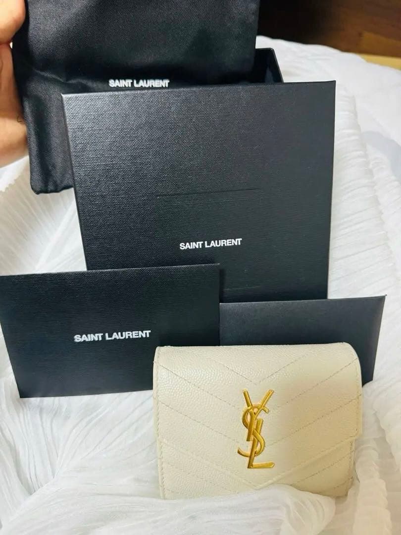 サンローランSAINT LAURENT ミニウォレット　カサンドラ　三つ折り財布