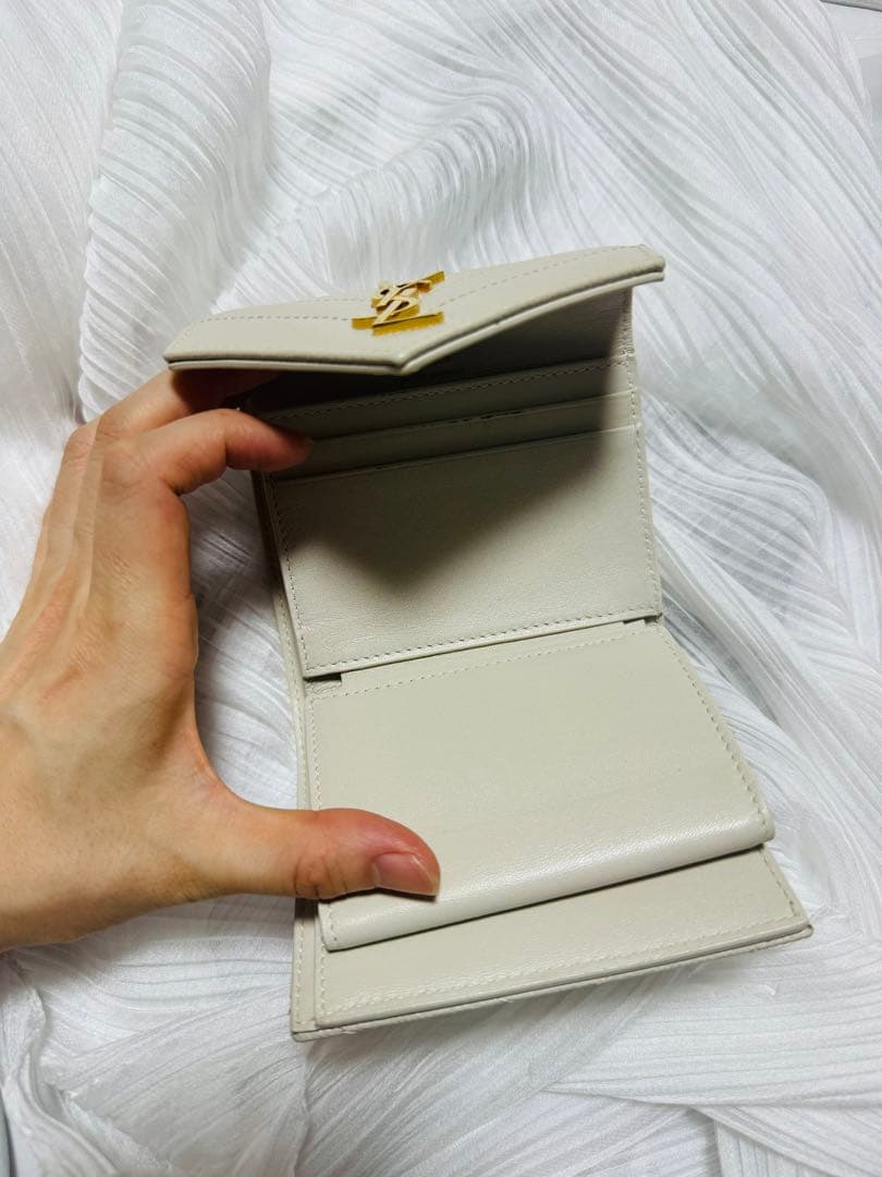 サンローランSAINT LAURENT ミニウォレット　カサンドラ　三つ折り財布