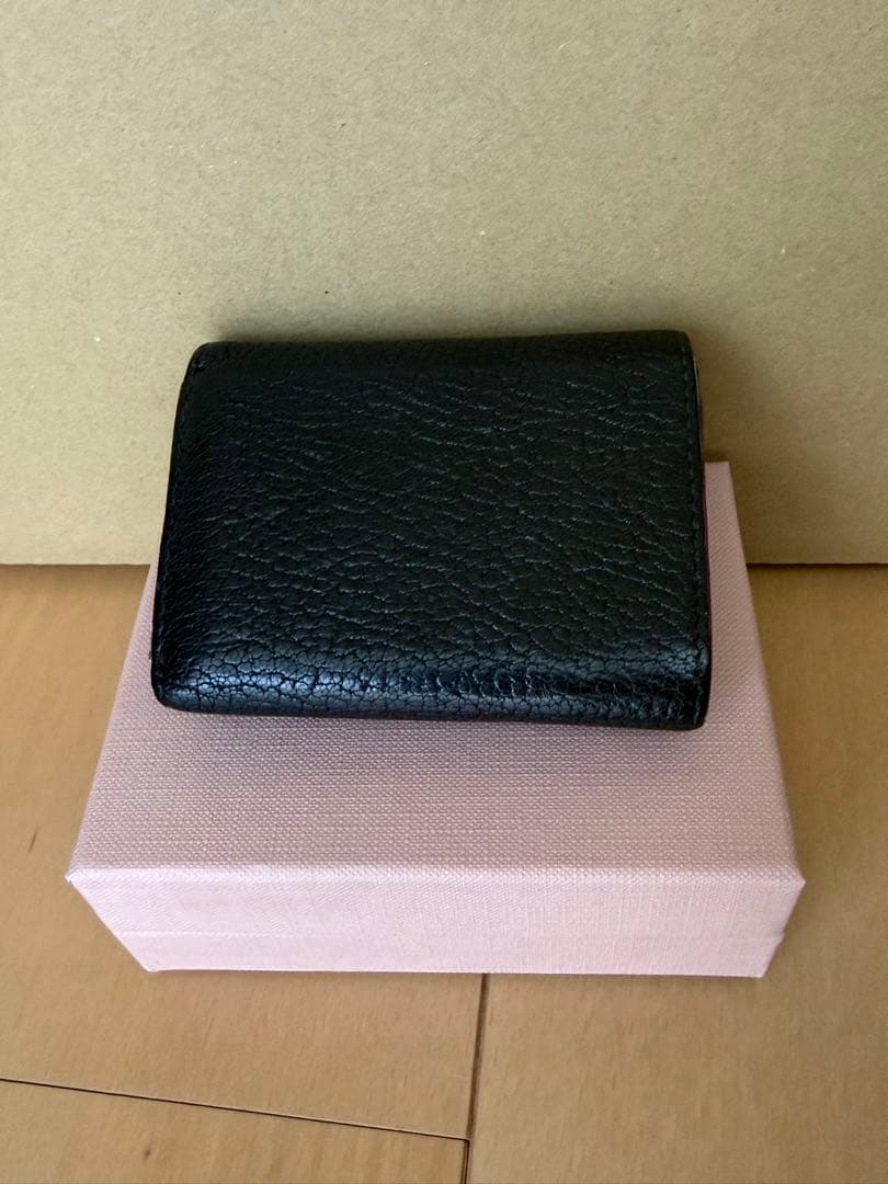 miu miu ブラックマドラスレザー ラブレター 三つ折り財布