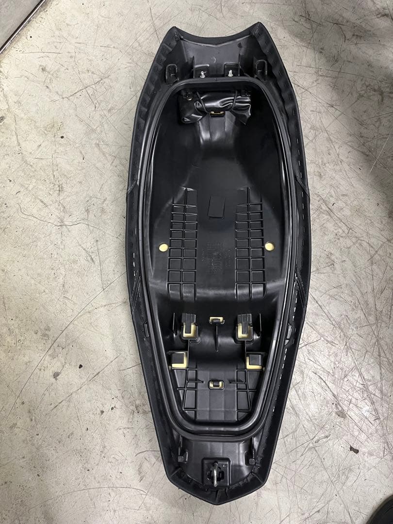 PCX160 KF47純正シート