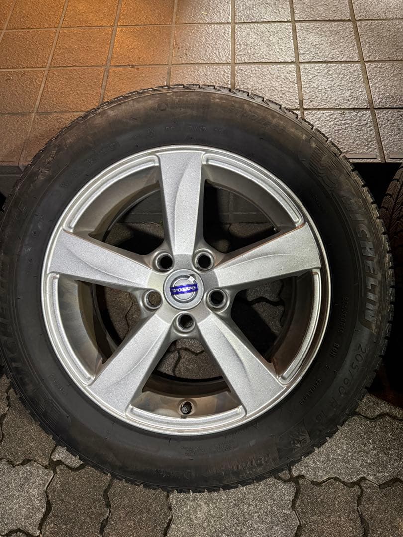 VOLVOボルボ　純正ホイールとスタッドレスセット　205/60/R16