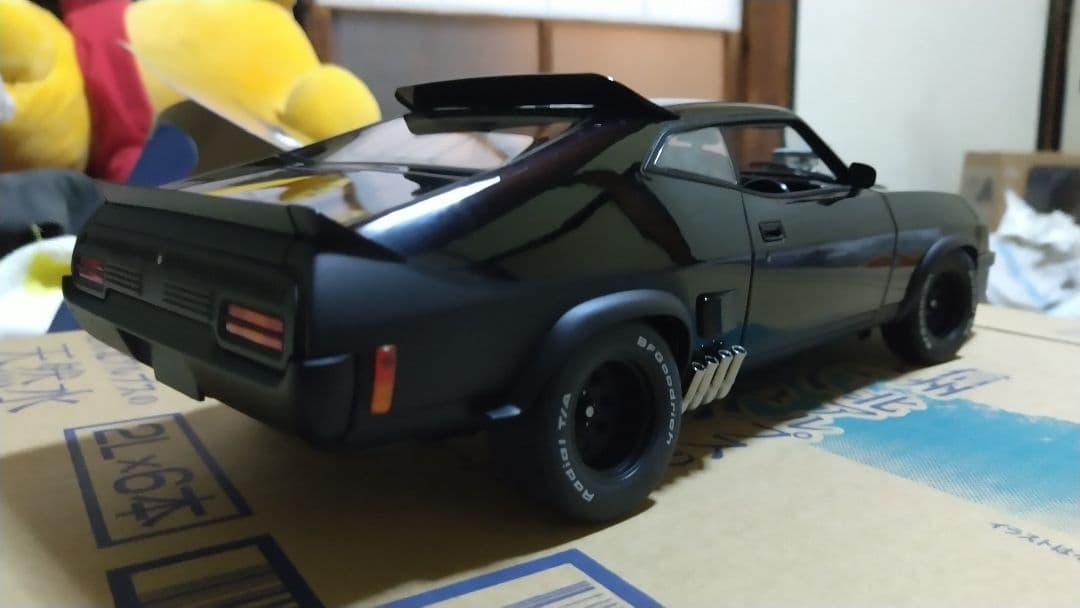 マッドマックスインターセプトター1/18スケール。