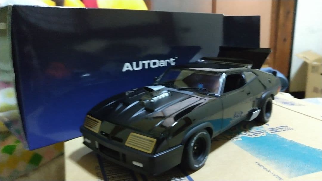 マッドマックスインターセプトター1/18スケール。