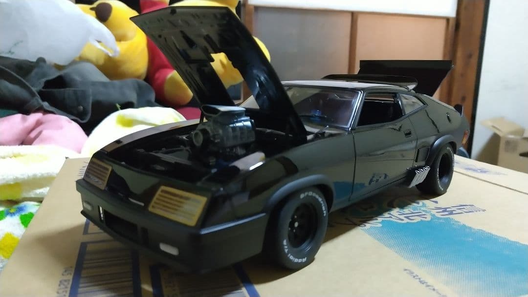 マッドマックスインターセプトター1/18スケール。