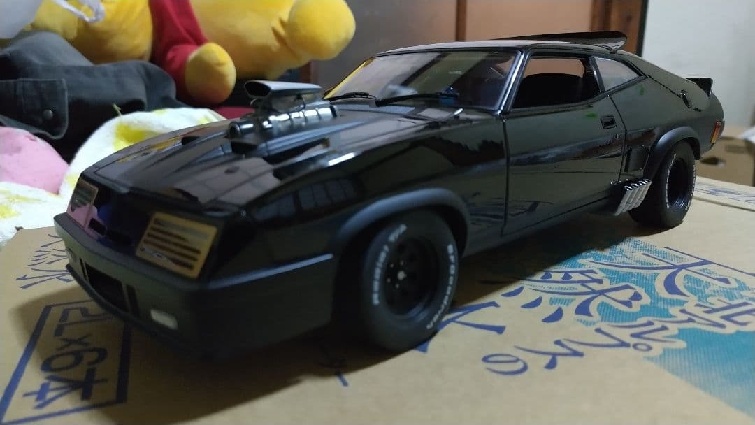マッドマックスインターセプトター1/18スケール。