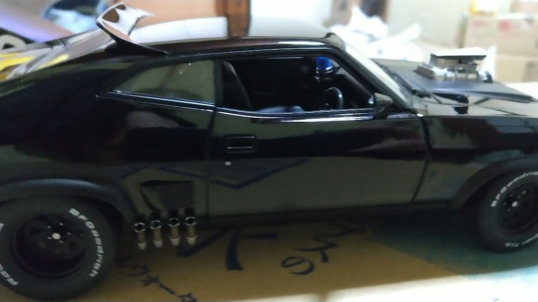 マッドマックスインターセプトター1/18スケール。