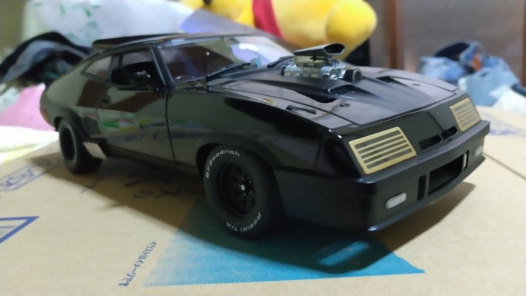 マッドマックスインターセプトター1/18スケール。