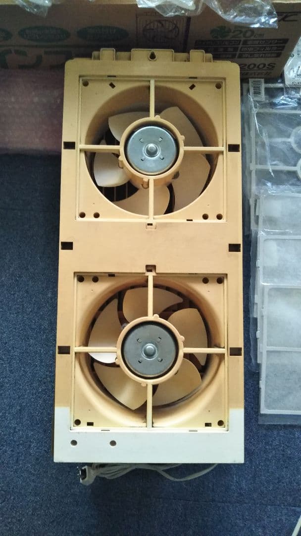 換気扇 ツインファン 同時給排型窓用　 高須産業 FMT-200S