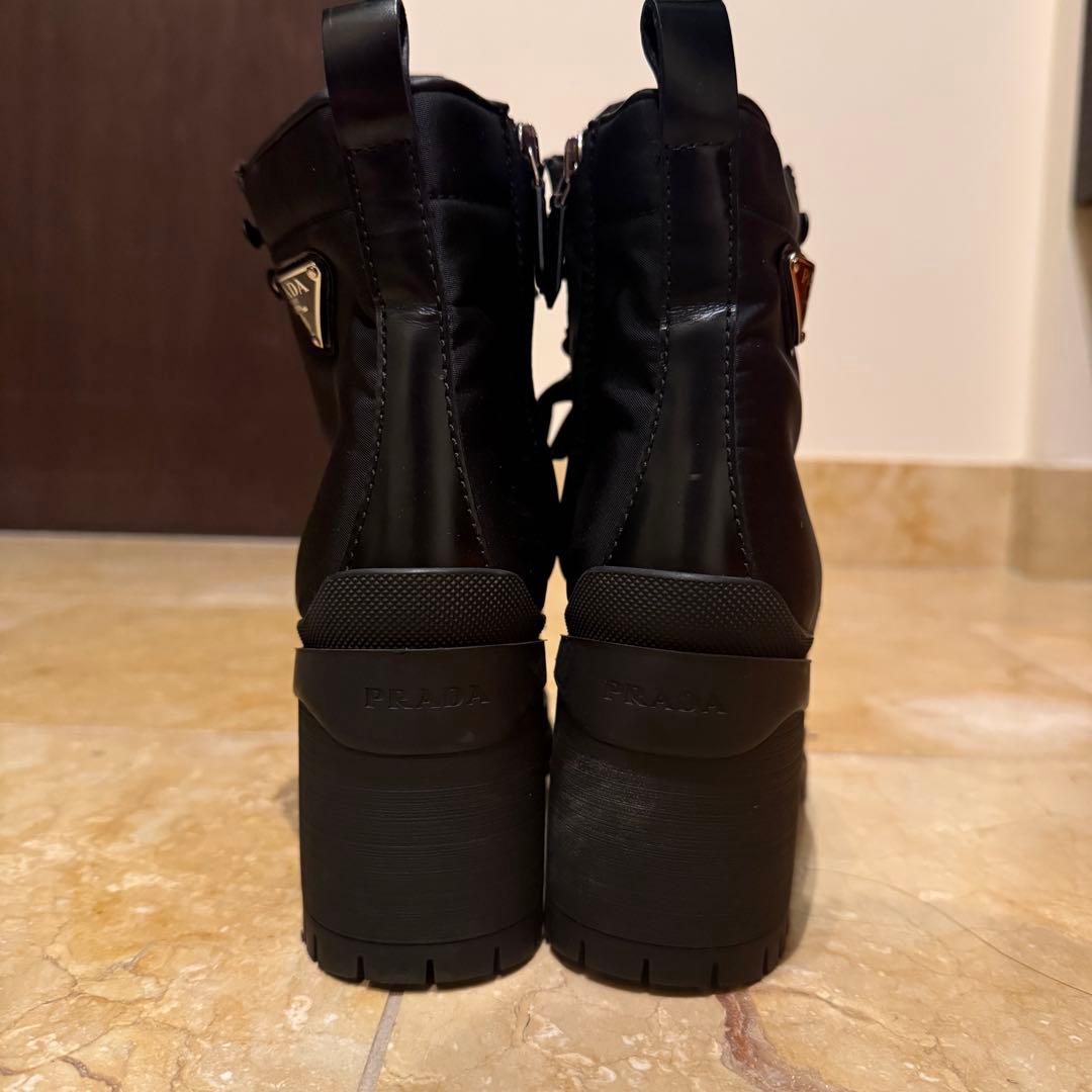 限定値下げ！【PRADA】ロゴ入レザー&ナイロンミドルブーツ 8.5cmヒール