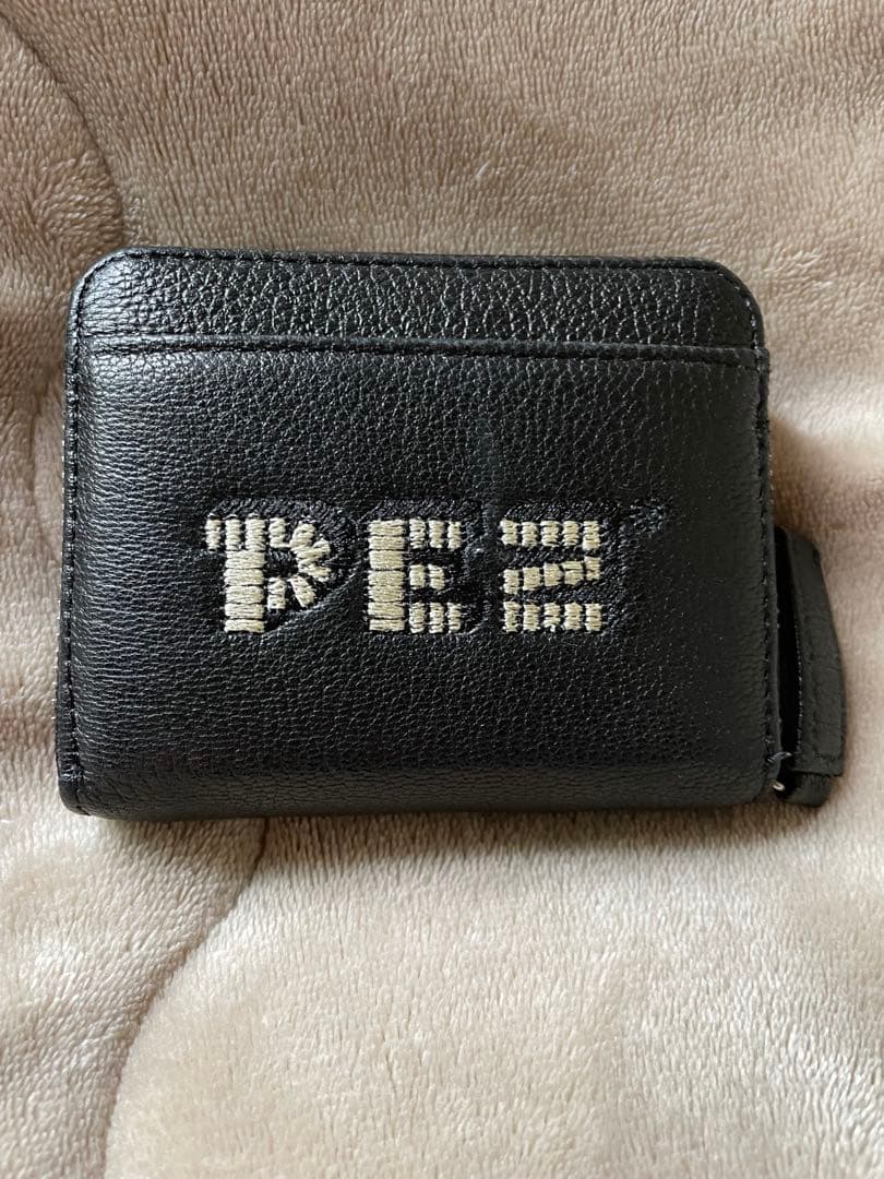 PEZキャラクター刺繍 二つ折り財布