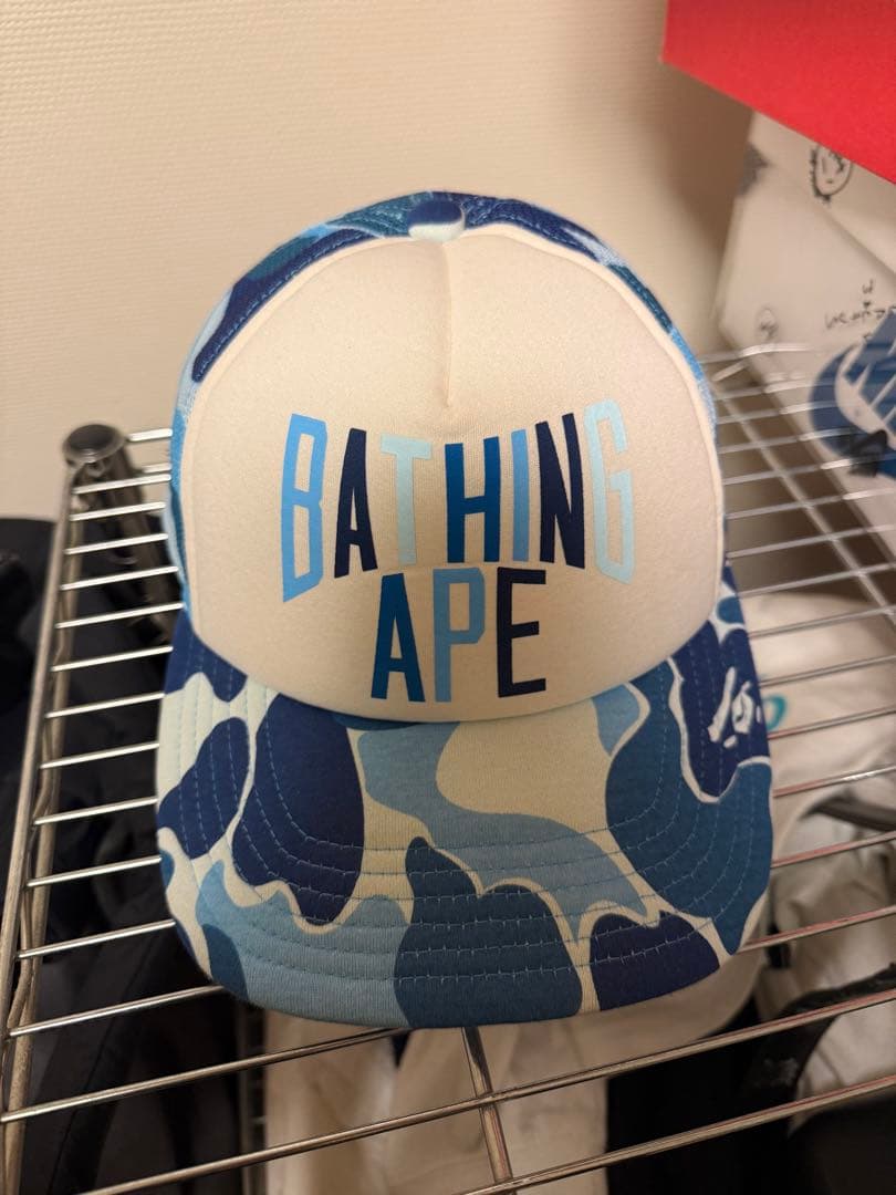 A BATHING APEカモフラージュメッシュキャップ　水色