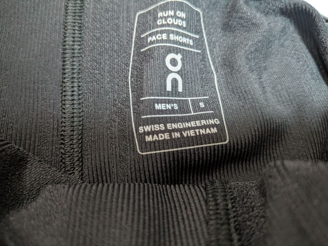 on Race Shorts メンズ Sサイズ カラー　BLACK