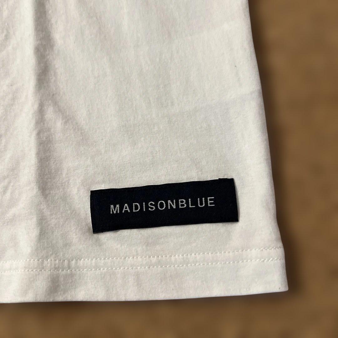 MADISONBLUE ホワイト Tシャツ HELLO 86