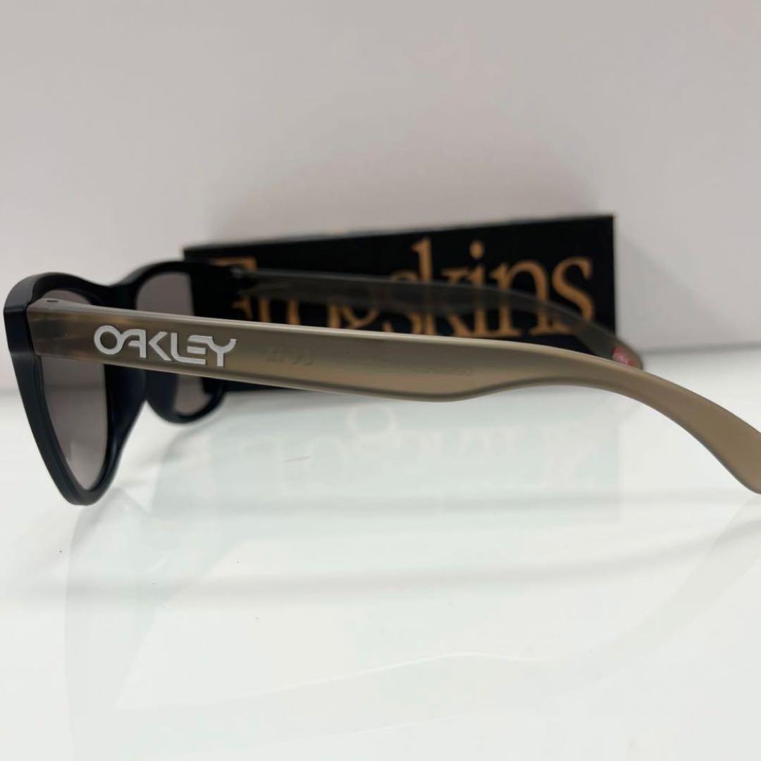 即発OAKLEYオークリーfrogskins（A）フロッグスキンOO9245E5